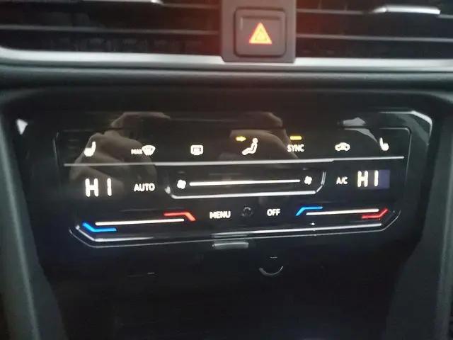 2026 Volkswagen Taos SE Black