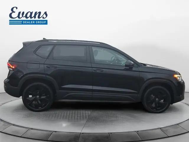 2026 Volkswagen Taos SE Black