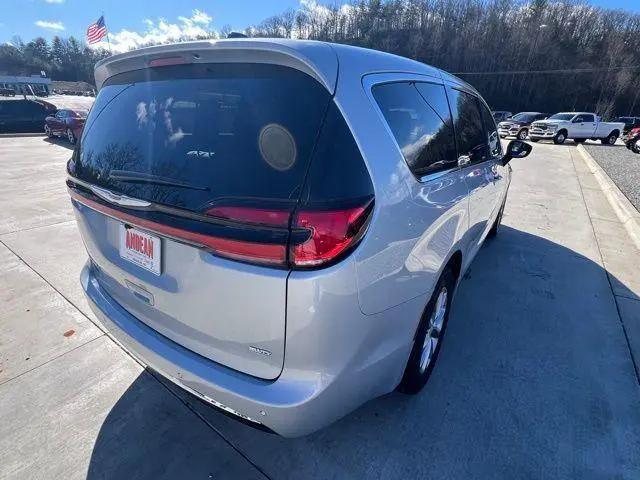 2026 Chrysler Pacifica Select AWD