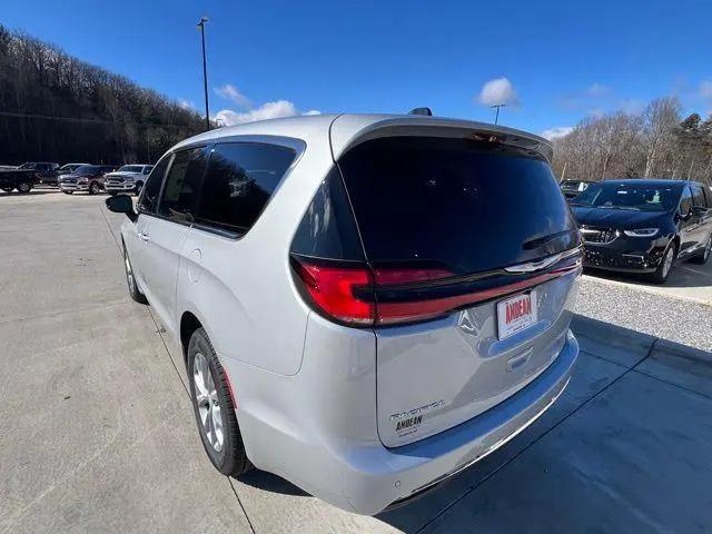 2026 Chrysler Pacifica Select AWD