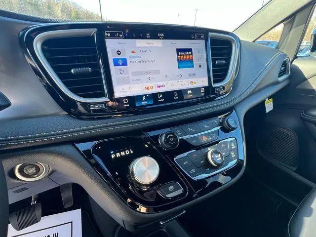 2026 Chrysler Pacifica Select AWD