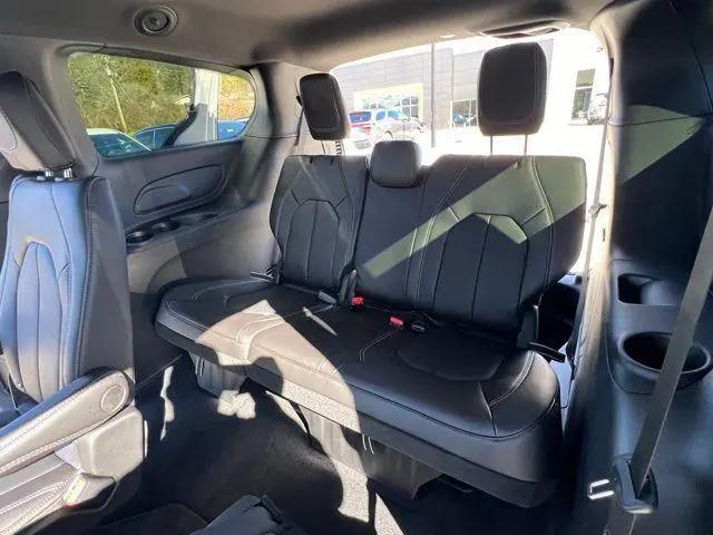 2026 Chrysler Pacifica Select AWD