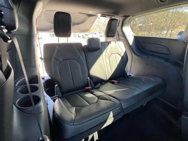 2026 Chrysler Pacifica Select AWD