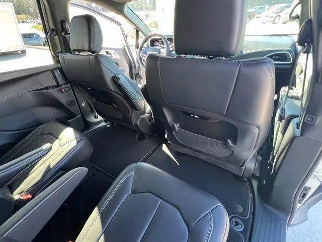 2026 Chrysler Pacifica Select AWD