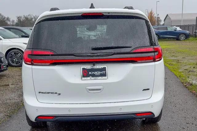 2026 Chrysler Pacifica Select AWD