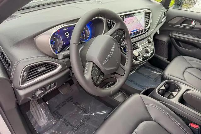 2026 Chrysler Pacifica Select AWD