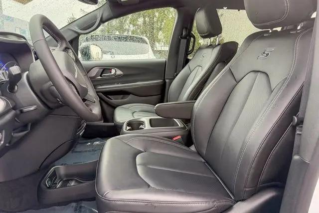 2026 Chrysler Pacifica Select AWD