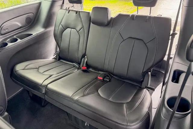 2026 Chrysler Pacifica Select AWD