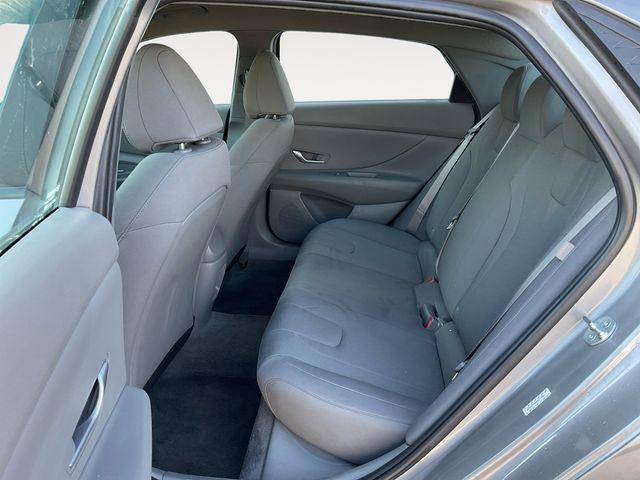 2024 Hyundai Elantra SE