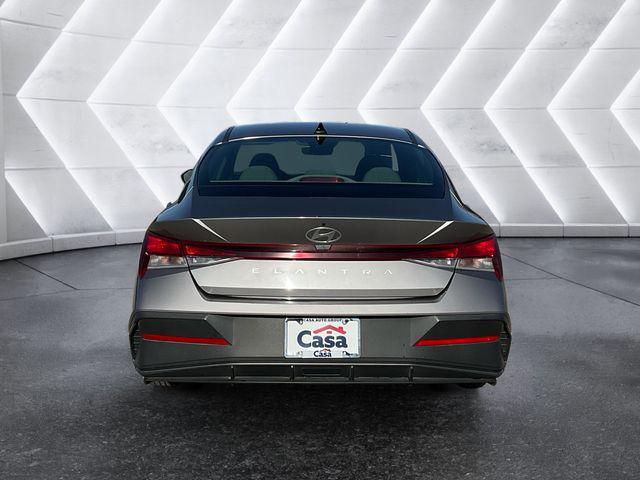 2024 Hyundai Elantra SE