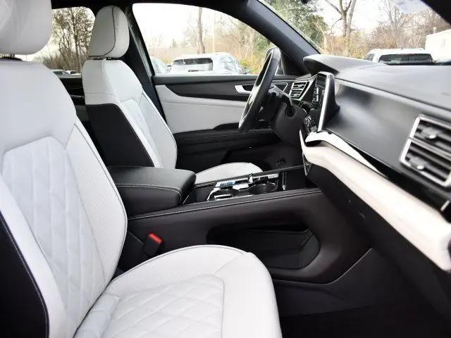 2026 Volkswagen Atlas Cross Sport SEL Premium R-Line