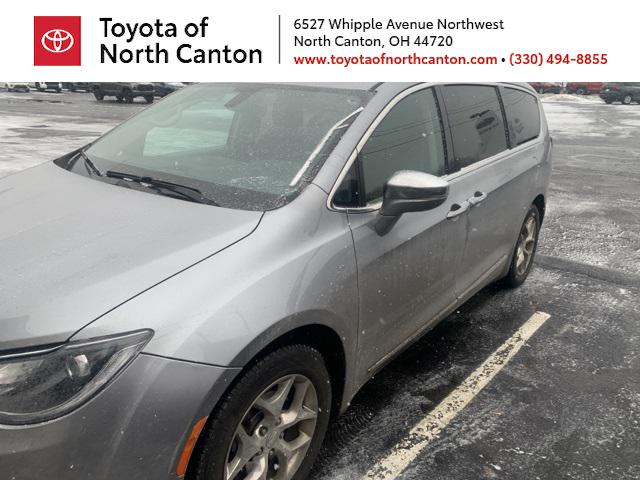 2019 Chrysler Pacifica Limited's photo