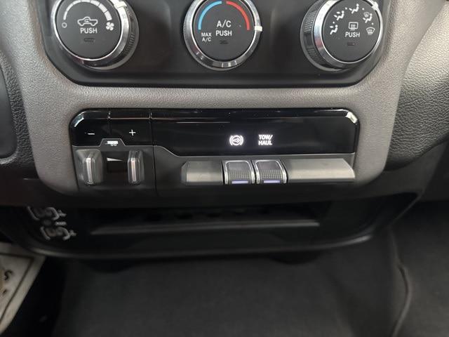 2024 Ram 3500 Big Horn Crew Cab 4x4 8' Box