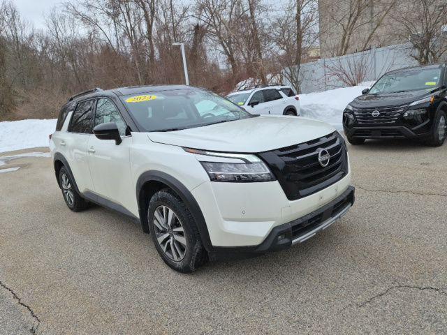 2024 Nissan Pathfinder SL 4WD
