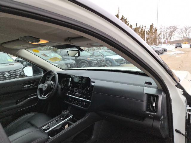 2024 Nissan Pathfinder SL 4WD