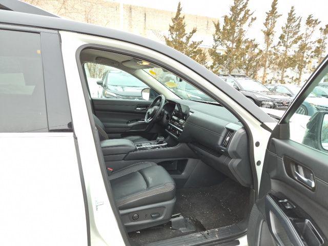 2024 Nissan Pathfinder SL 4WD