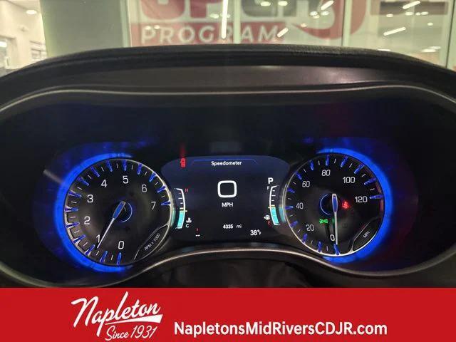 2025 Chrysler Pacifica Select