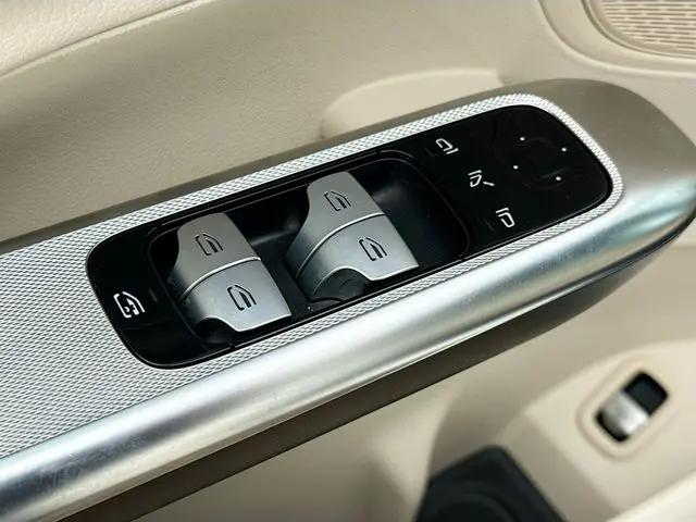 2025 Mercedes-Benz GLC 4MATIC SUV