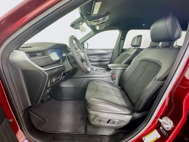 2025 Jeep Grand Cherokee L Altitude 4x4
