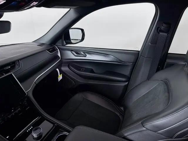2025 Jeep Grand Cherokee L Altitude 4x4