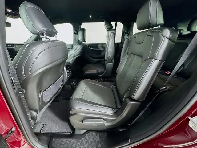 2025 Jeep Grand Cherokee L Altitude 4x4
