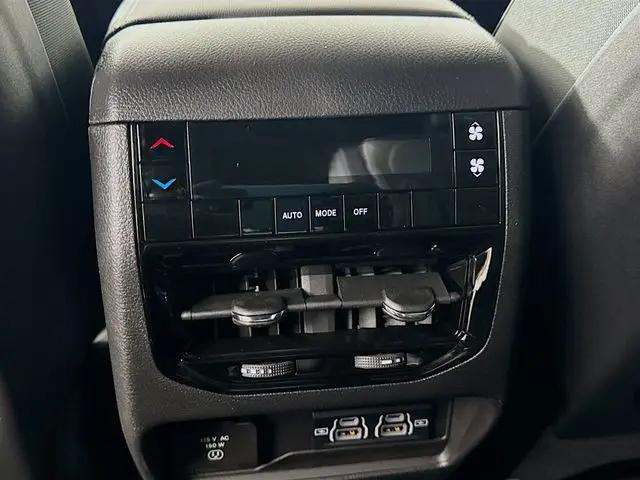 2025 Jeep Grand Cherokee L Altitude 4x4