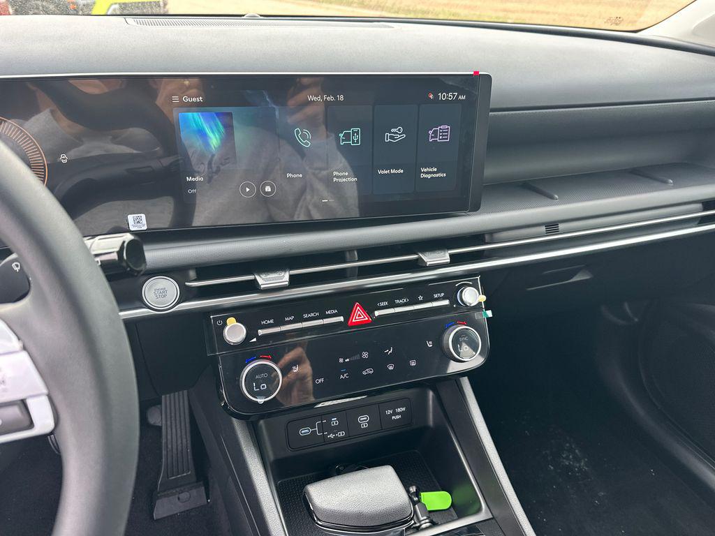 New 2026 Phantom Black HYUNDAI SEL FWD image 28