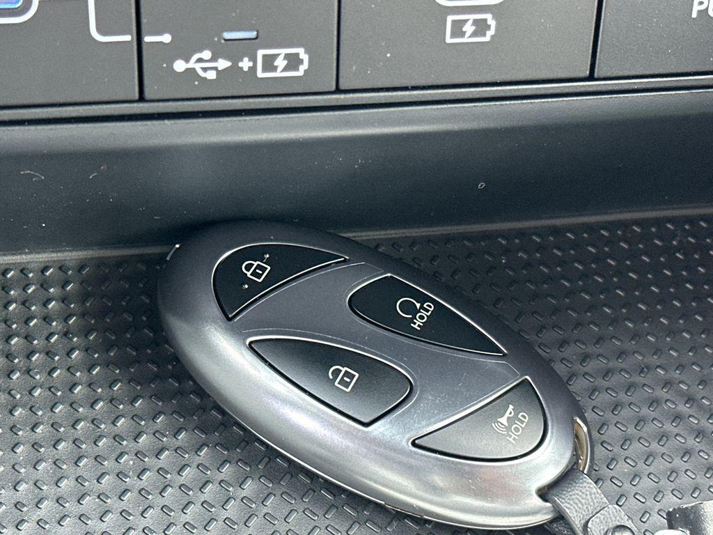 New 2026 Phantom Black HYUNDAI SEL FWD image 31