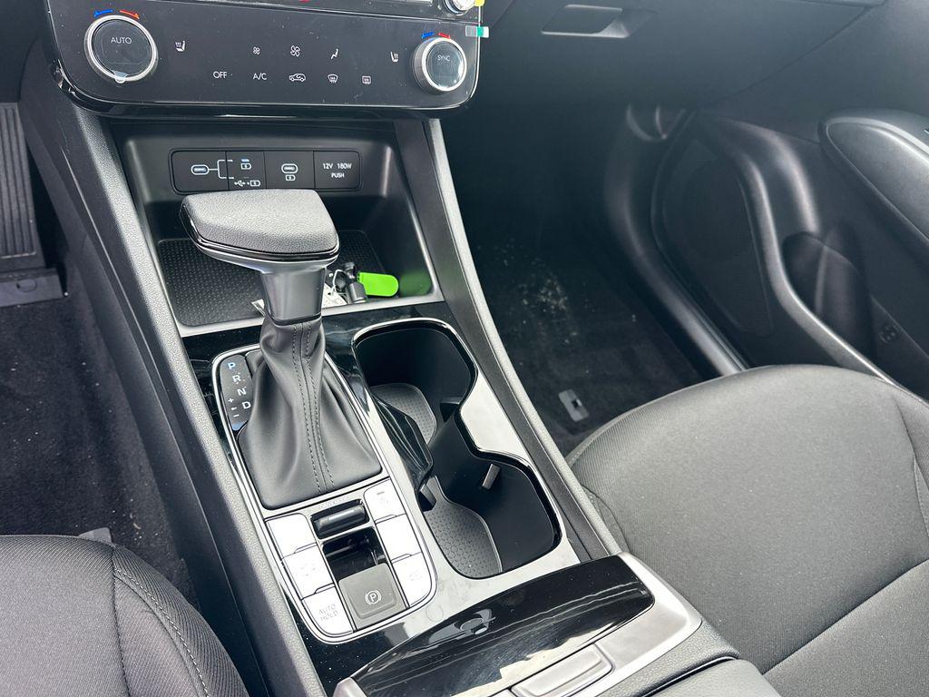 New 2026 Phantom Black HYUNDAI SEL FWD image 32