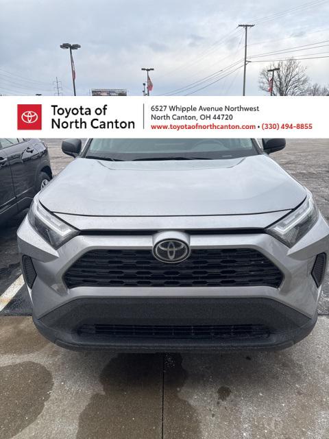 2023 Toyota RAV4 LE's photo