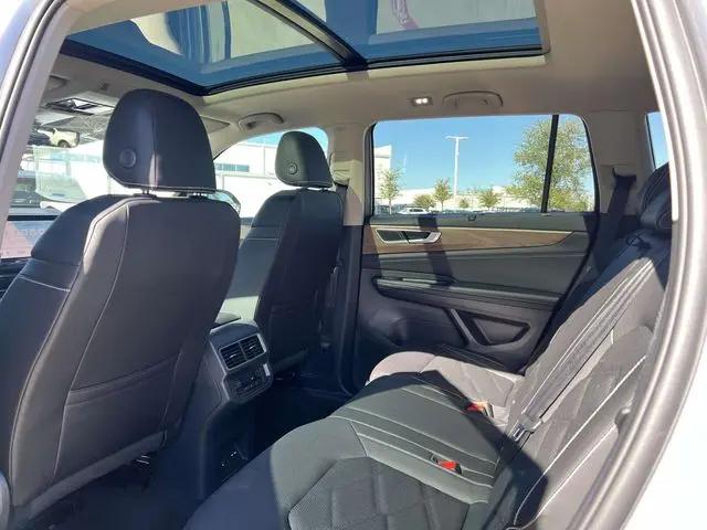 2026 Volkswagen Atlas SE with Technology