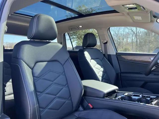 2026 Volkswagen Atlas SE with Technology