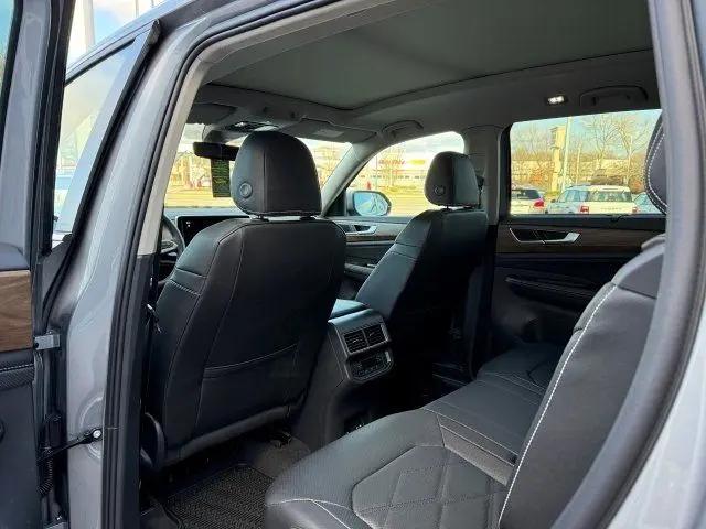2026 Volkswagen Atlas SE with Technology