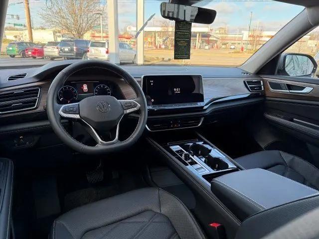 2026 Volkswagen Atlas SE with Technology