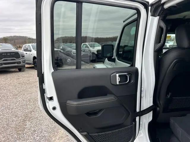 2026 Jeep Wrangler 4-Door Sahara 4x4
