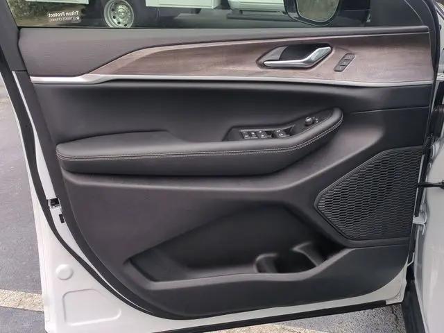 2025 Jeep Grand Cherokee L Limited 4x4