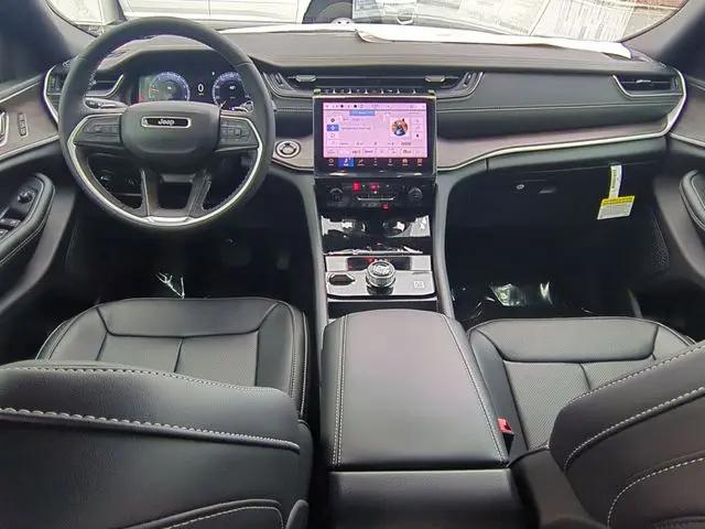 2025 Jeep Grand Cherokee L Limited 4x4