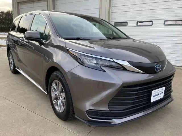 2024 Toyota Sienna LE for sale in Swisher, IA