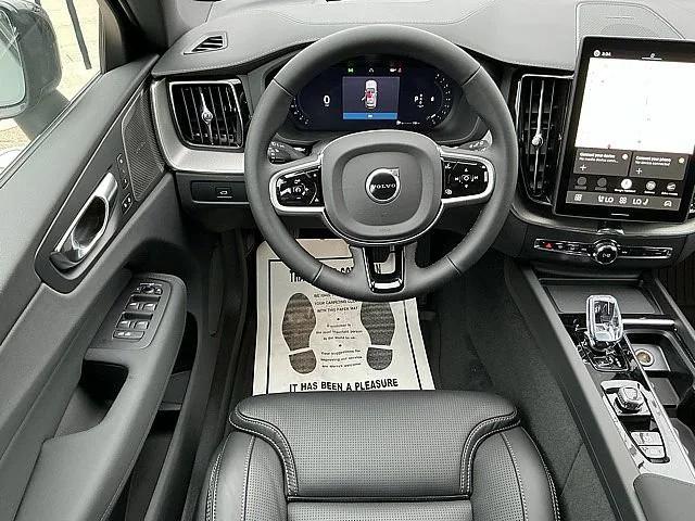 2026 Volvo XC60 B5 Ultra Black Edition