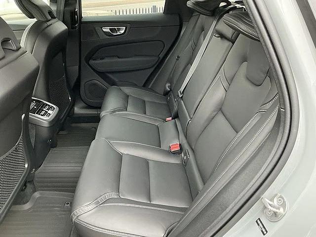 2026 Volvo XC60 B5 Ultra Black Edition