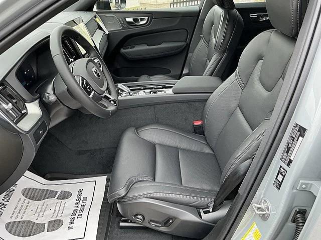 2026 Volvo XC60 B5 Ultra Black Edition