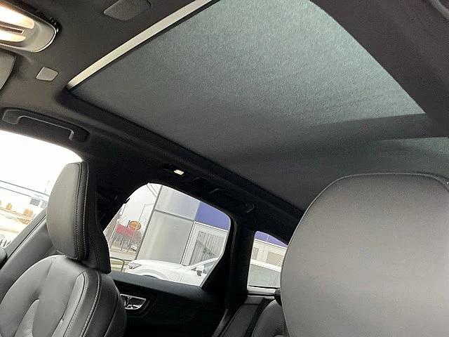 2026 Volvo XC60 B5 Ultra Black Edition