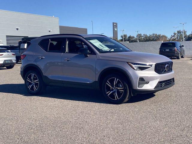 2026 Volvo XC40 Core, B4 FWD Gas (mild hybrid), Dark