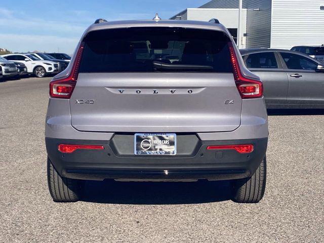 2026 Volvo XC40 Core, B4 FWD Gas (mild hybrid), Dark