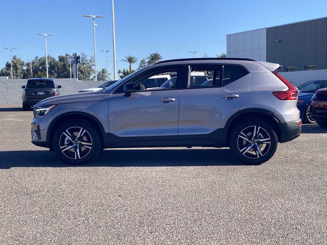 2026 Volvo XC40 Core, B4 FWD Gas (mild hybrid), Dark