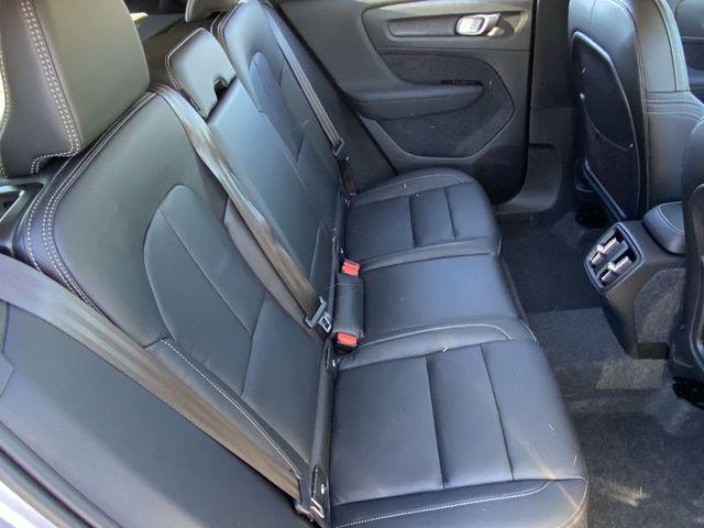 2026 Volvo XC40 Core, B4 FWD Gas (mild hybrid), Dark