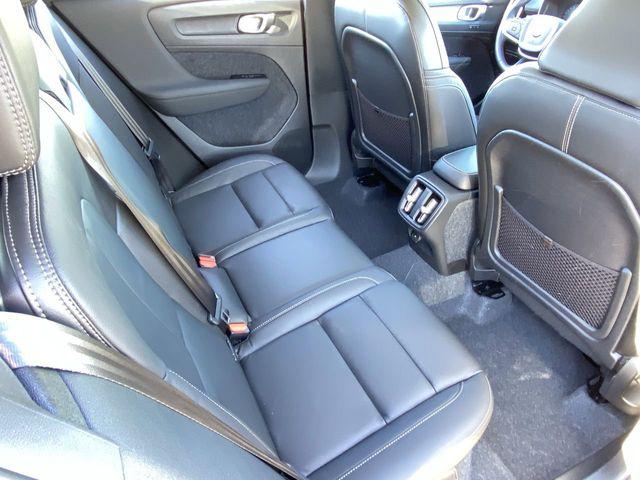 2026 Volvo XC40 Core, B4 FWD Gas (mild hybrid), Dark