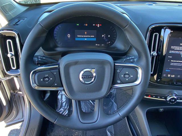 2026 Volvo XC40 Core, B4 FWD Gas (mild hybrid), Dark