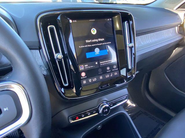 2026 Volvo XC40 Core, B4 FWD Gas (mild hybrid), Dark