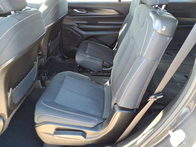 2023 Jeep Grand Cherokee L Laredo 4x4
